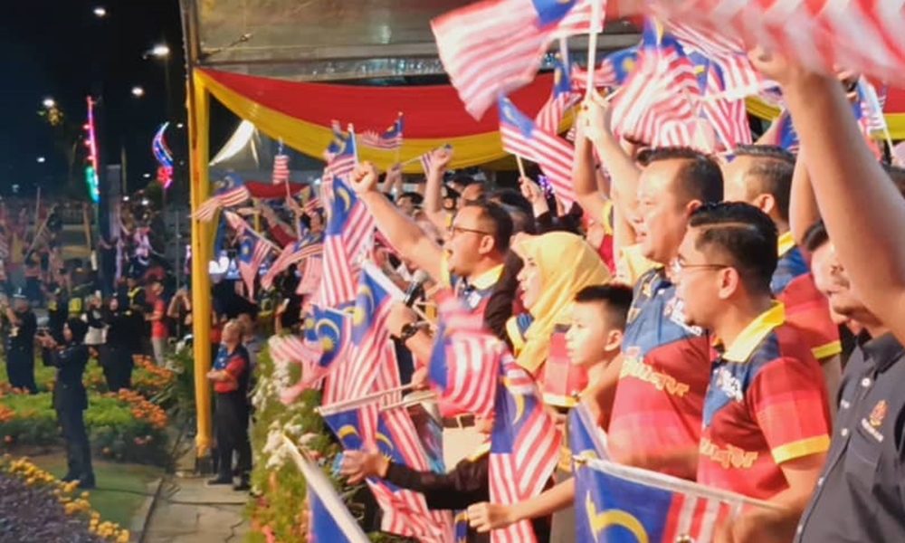 Laungan ‘merdeka’ gegarkan Shah Alam