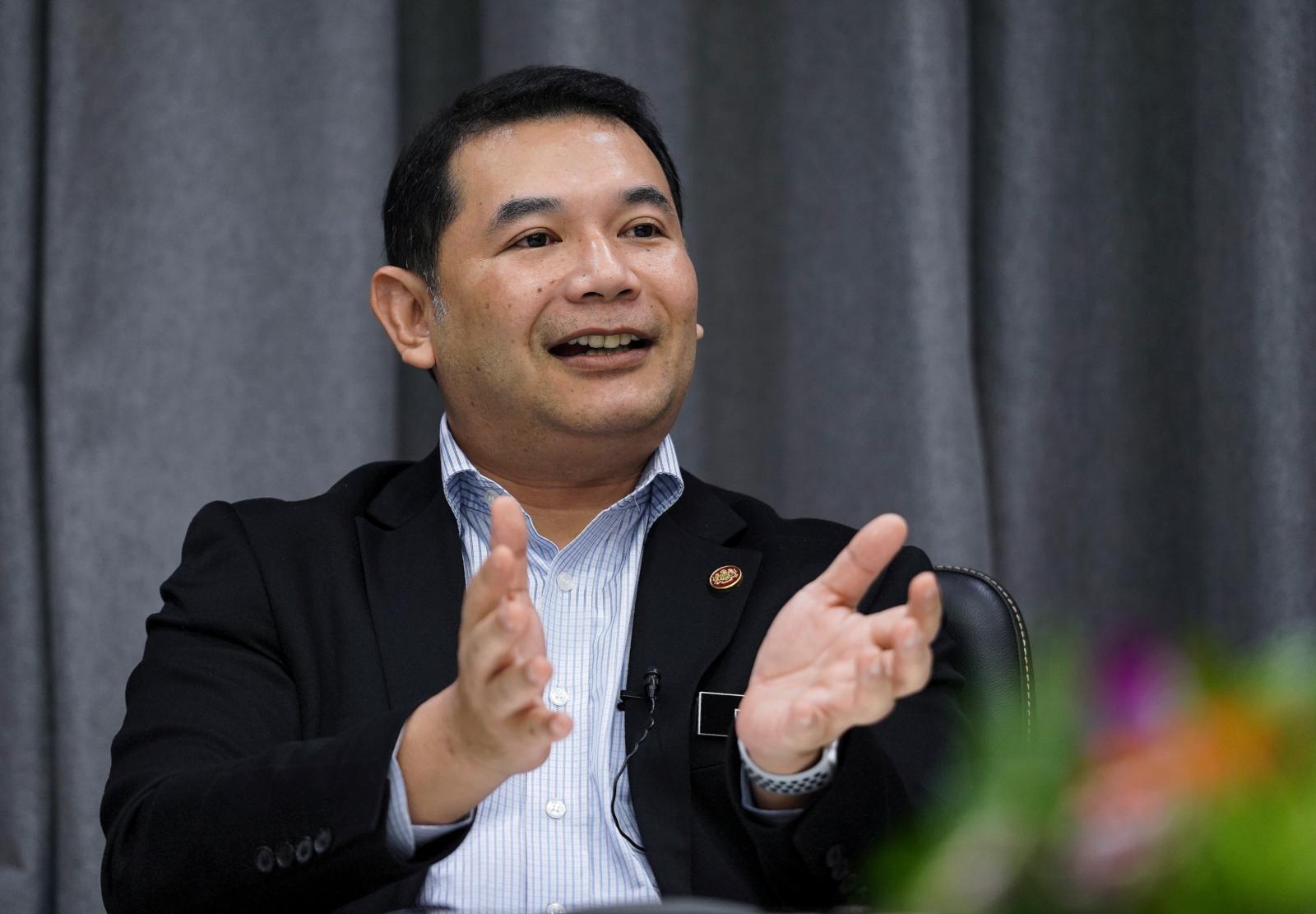 Tabiat makan luar berdasarkan data sejak 20 tahun – Rafizi