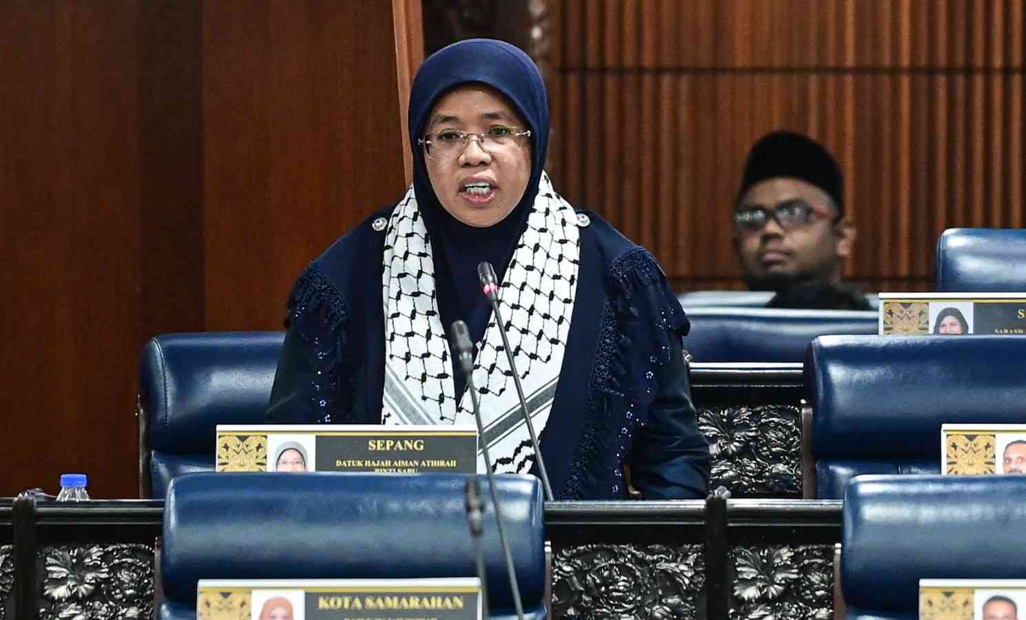 Aiman Athirah sekali lagi kemudi Wanita PH