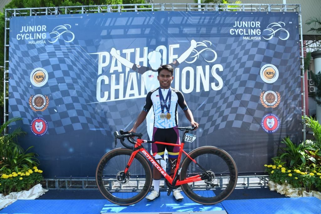 Atlet Perlis cemerlang, Muhammad Hakimi tuai emas lumba basikal JCM