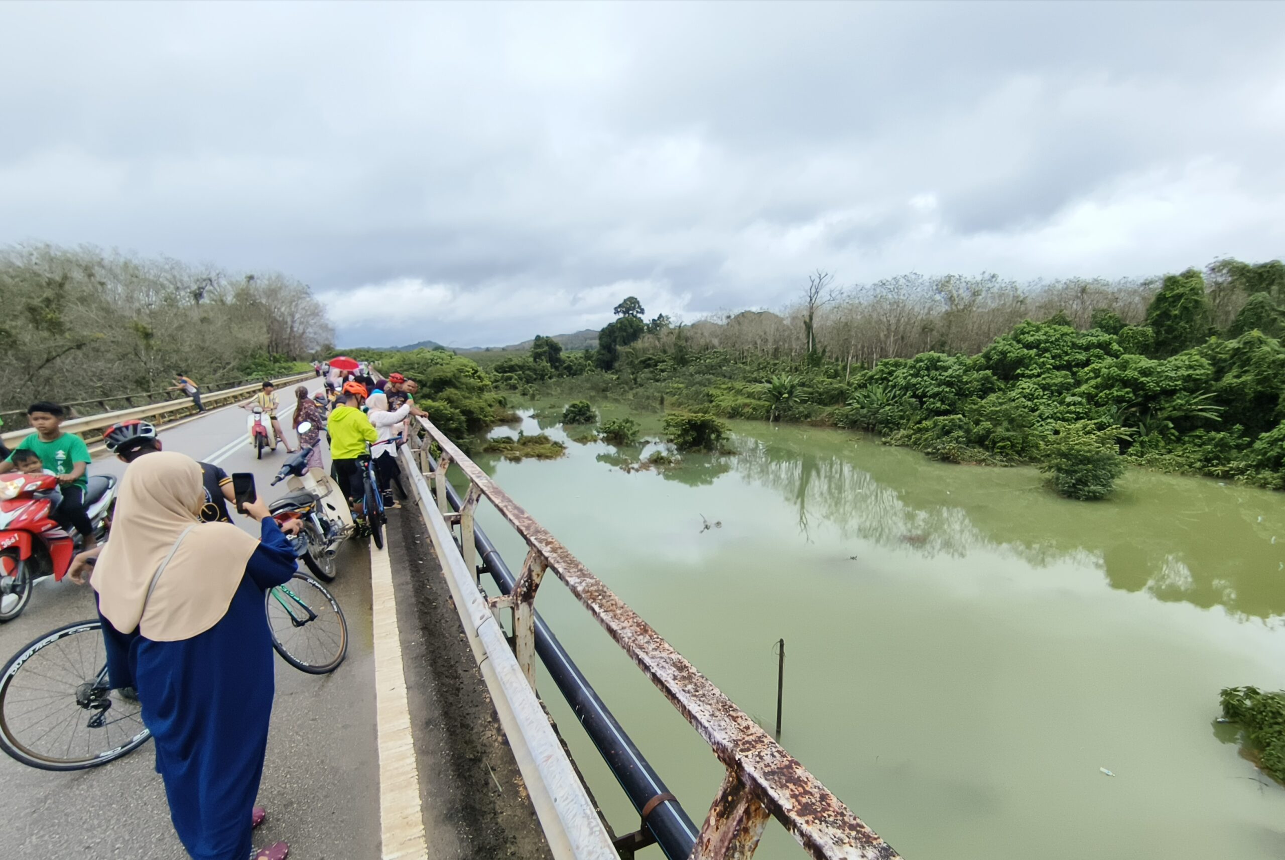 Banjir air hijau popularkan Kampung Kuala Hau