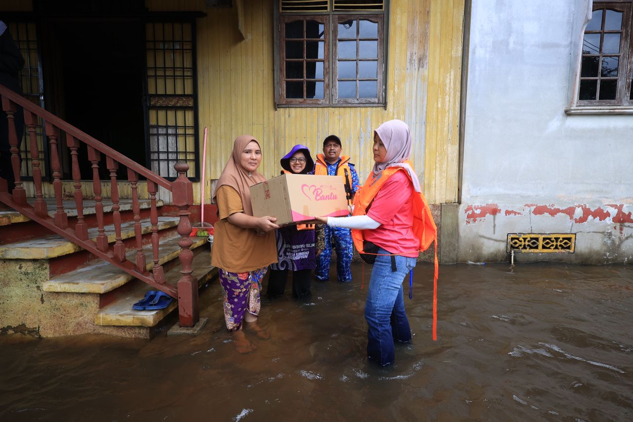NGO redah banjir ‘termenung’ agih bantuan undang sebak penerima