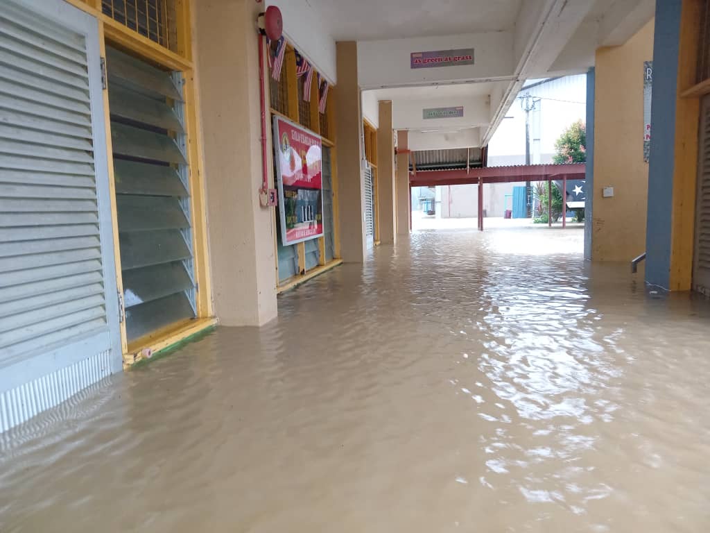 Banjir: Beberapa kampung di Hulu Dungun terputus bekalan elektrik