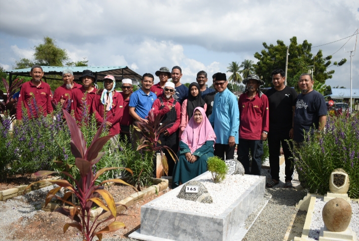 Usahawan asnaf MAIPk bina pusara mangsa nahas pesawat di Elmina