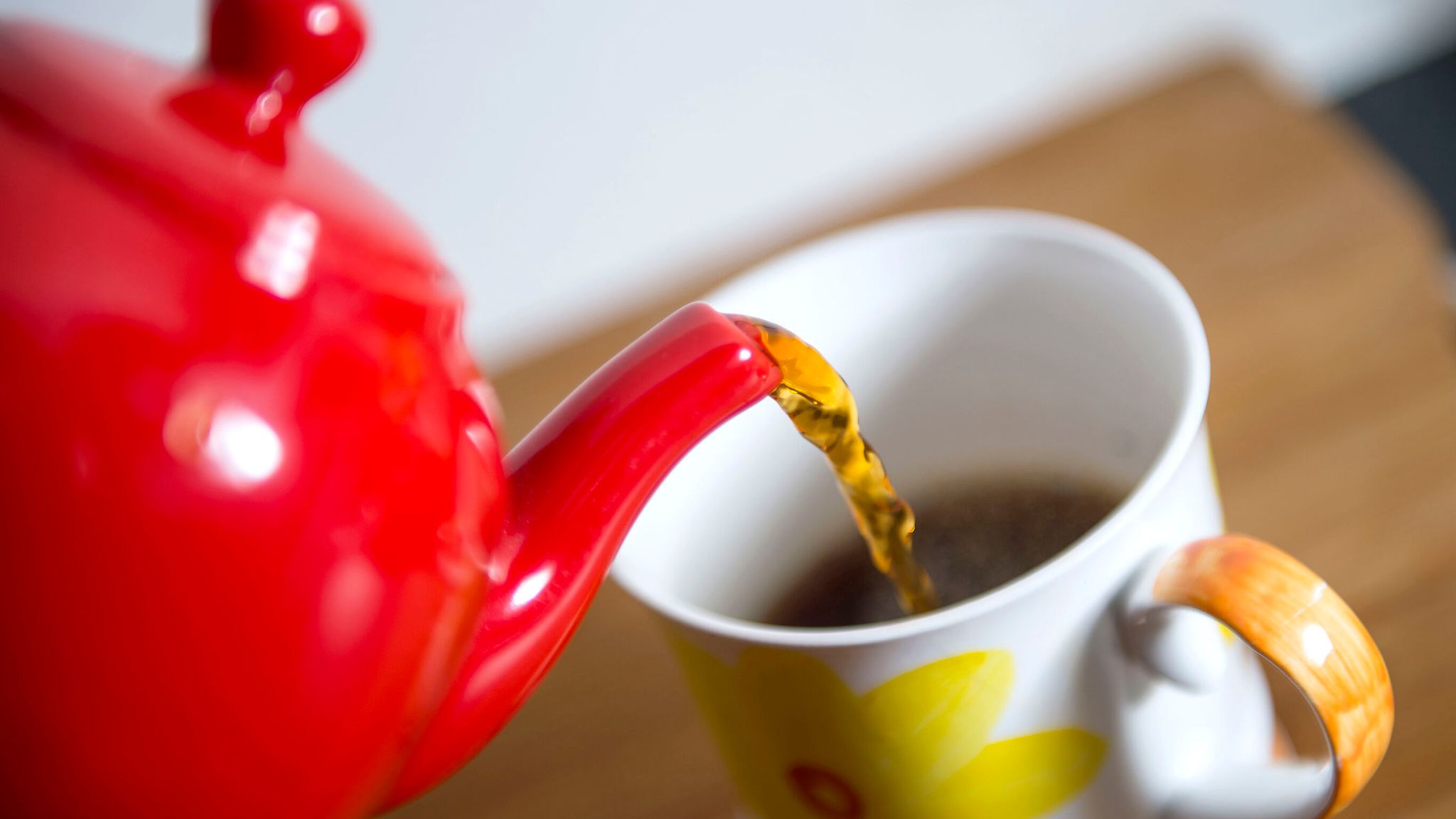Profesor AS beri saranan tambah garam dalam minuman teh dikecam penduduk UK