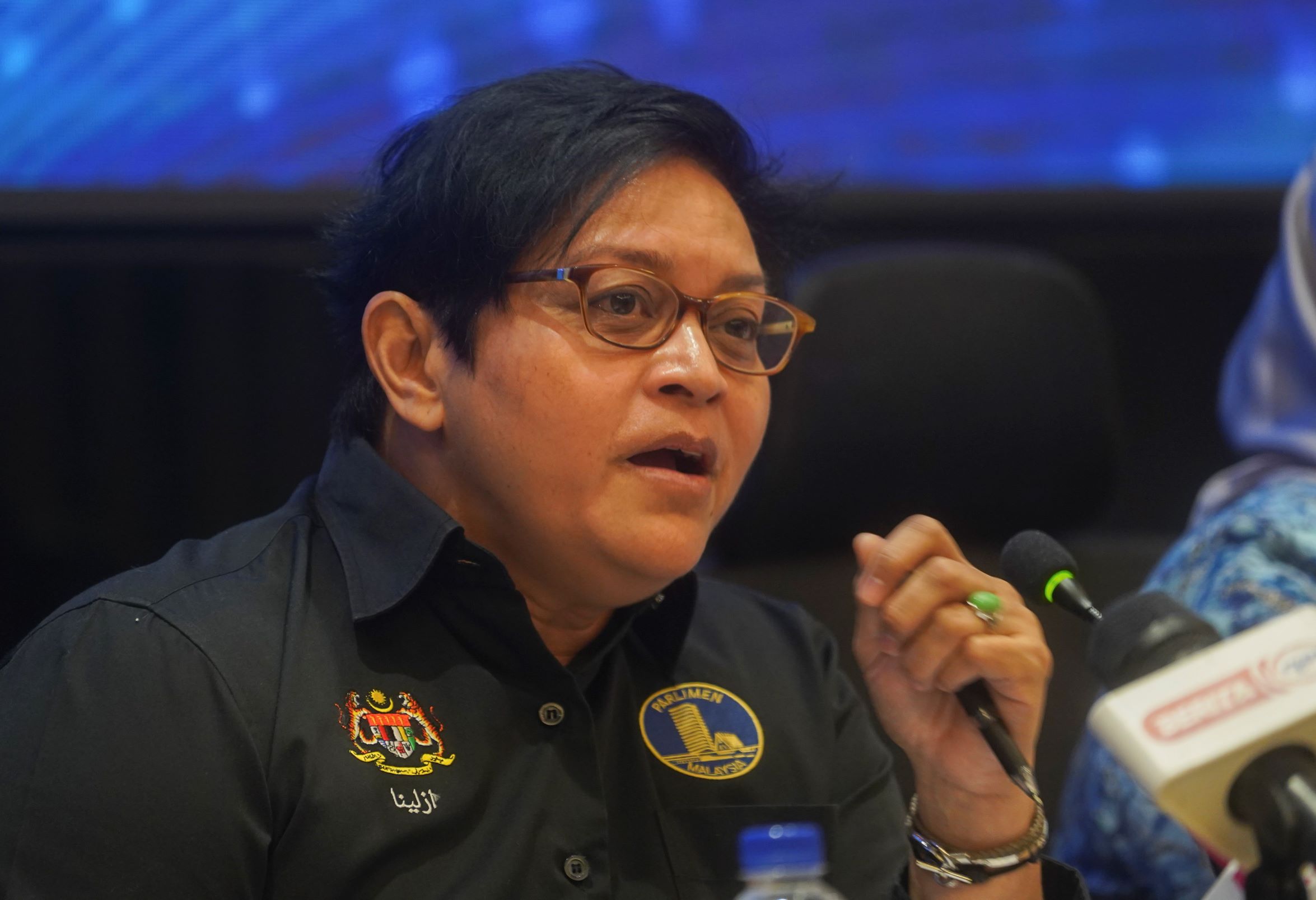 Kerajaan akan kaji Akta Parlimen Berpenggal Tetap – Azalina