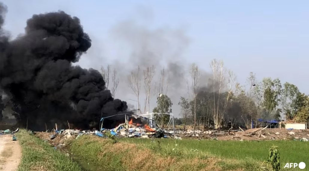 23 maut kilang bunga api meletup di Thailand