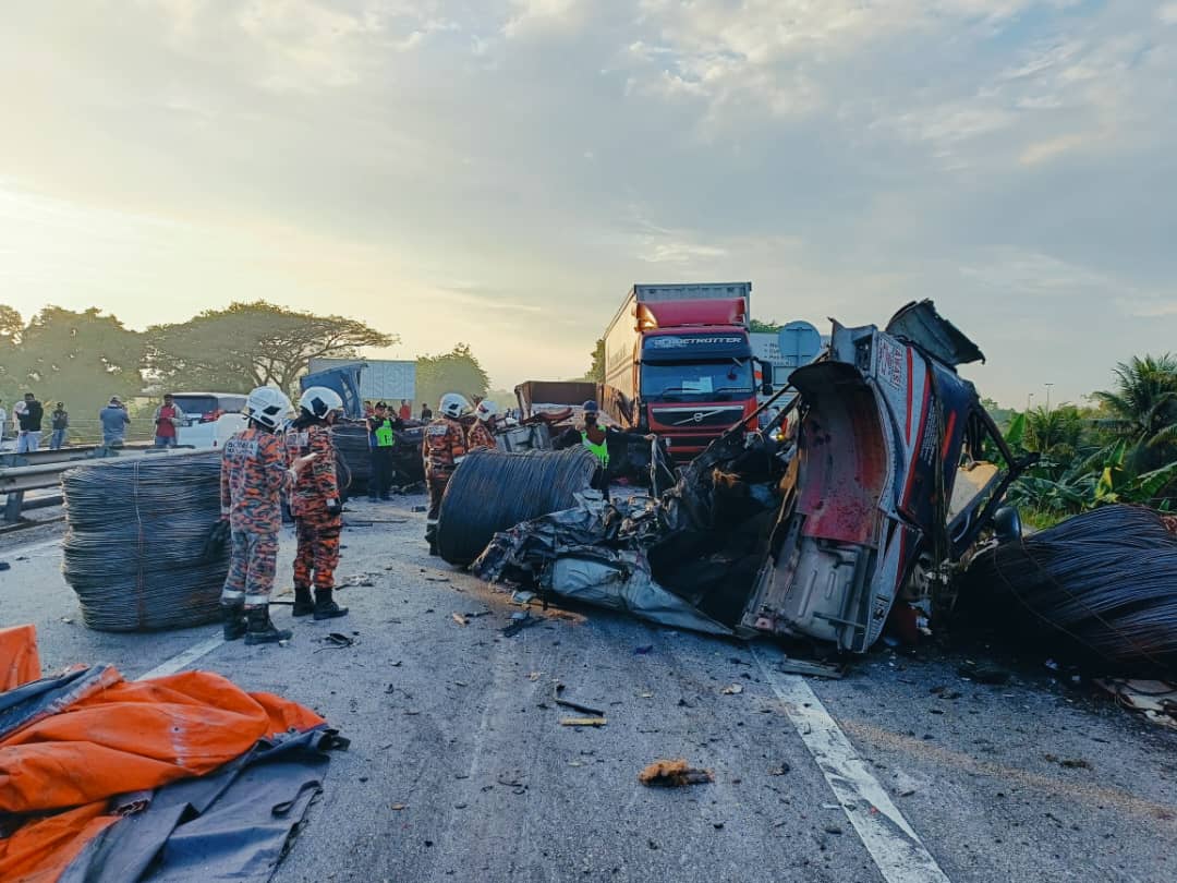 Dua maut nahas tujuh kenderaan