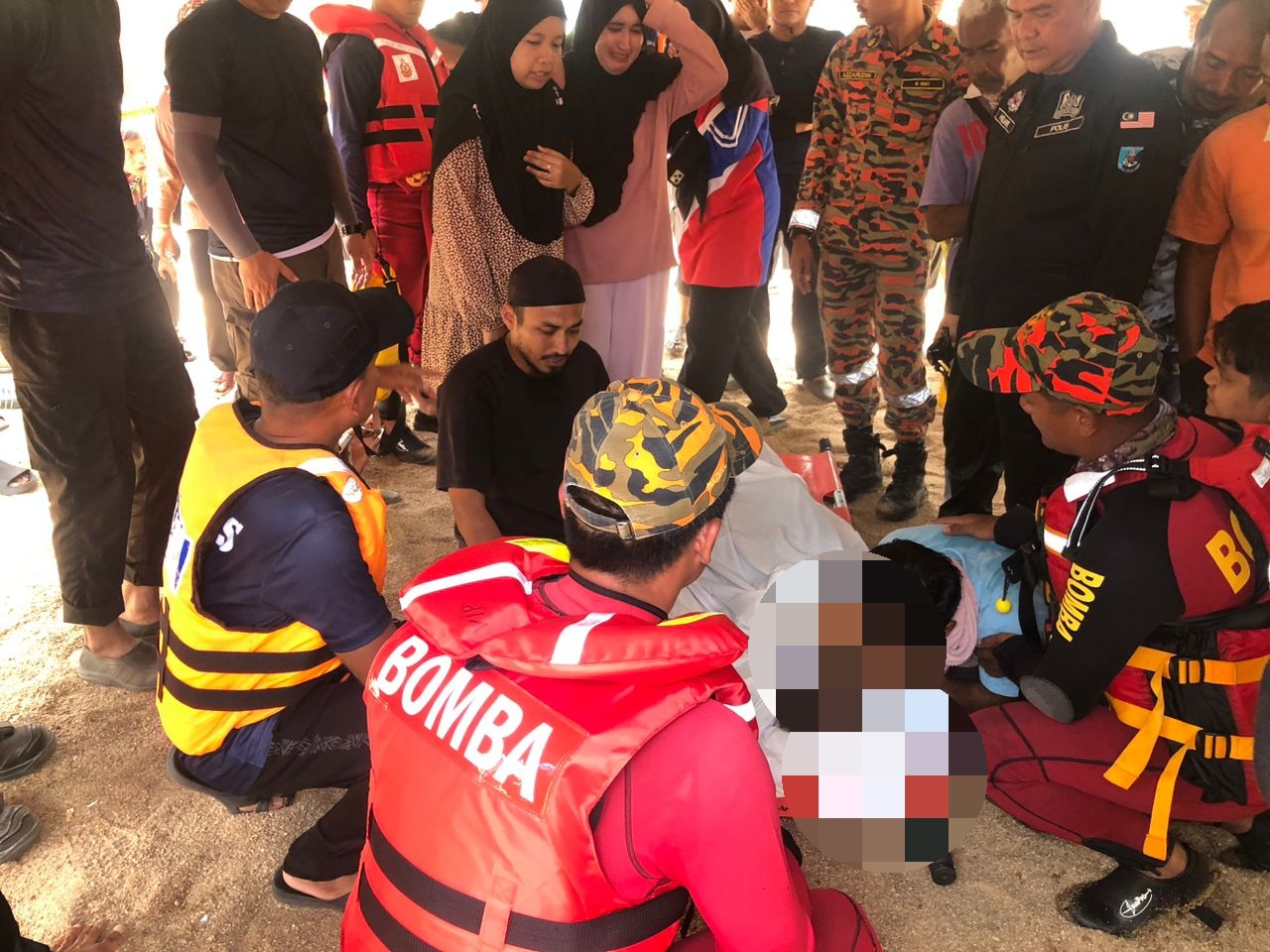 Mayat murid SK Kuala Sat ditemukan pada kedalaman 18 meter di Sungai Kuala Sat, Ulu Tembeling