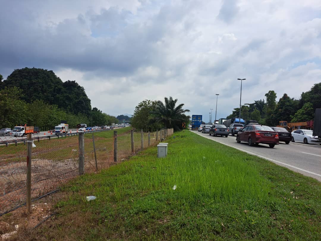 Lori hilang kawalan, masuk laluan bertentangan punca nahas dua maut