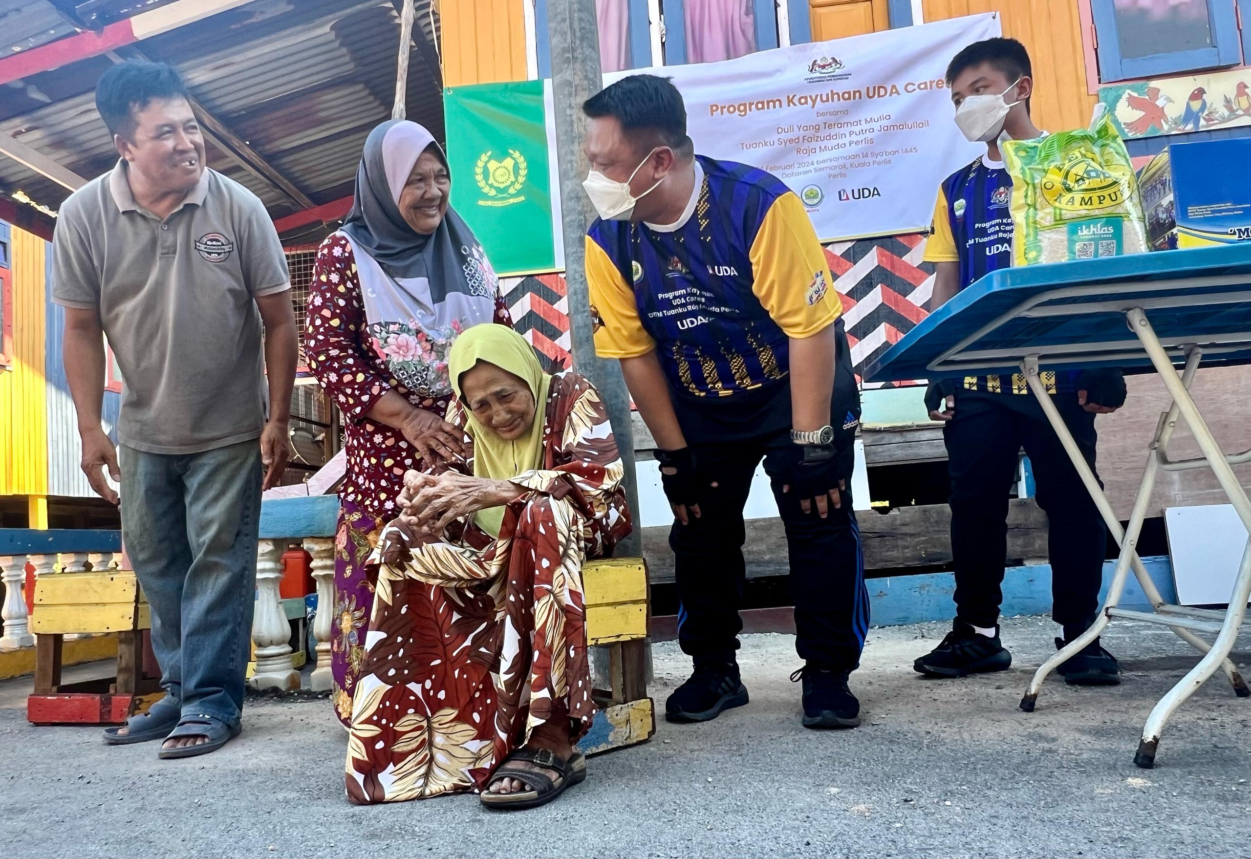 UDA serah sumbangan zakat RM13,000 buat masjid dan asnaf