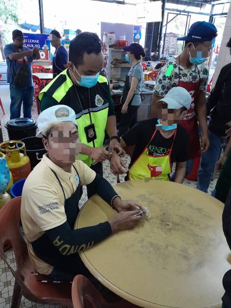 Restoran terkenal di Ipoh diserbu, 12 PATI ditangkap