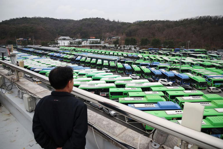 Mogok pemandu bas jejas pengguna di Seoul