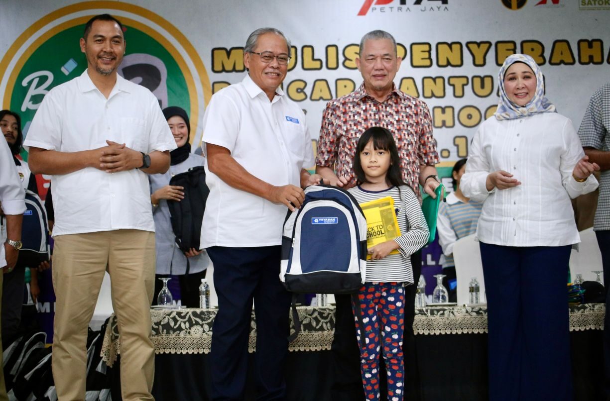 YBR salur RM50,000 buat 500 pelajar di Kuching