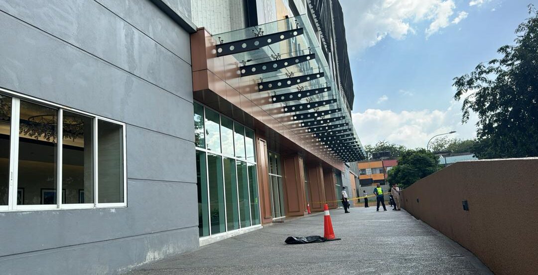 Bayi dicampak dari kondominium, polis teliti CCTV