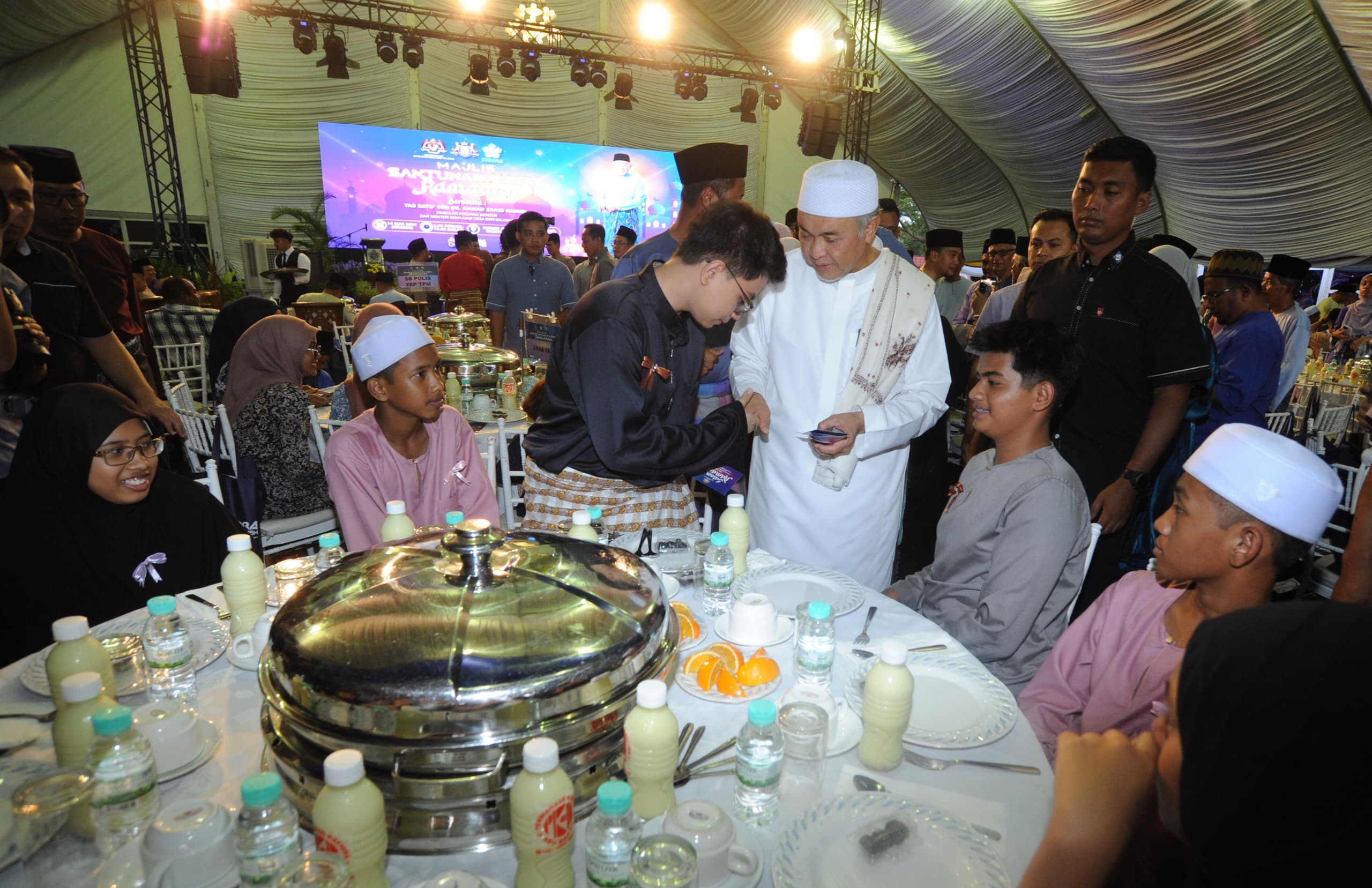 Tingkat gaji minimum, tarik pekerja tempatan