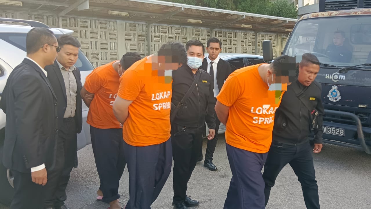 Tiga anggota polis ditahan minta, terima rasuah