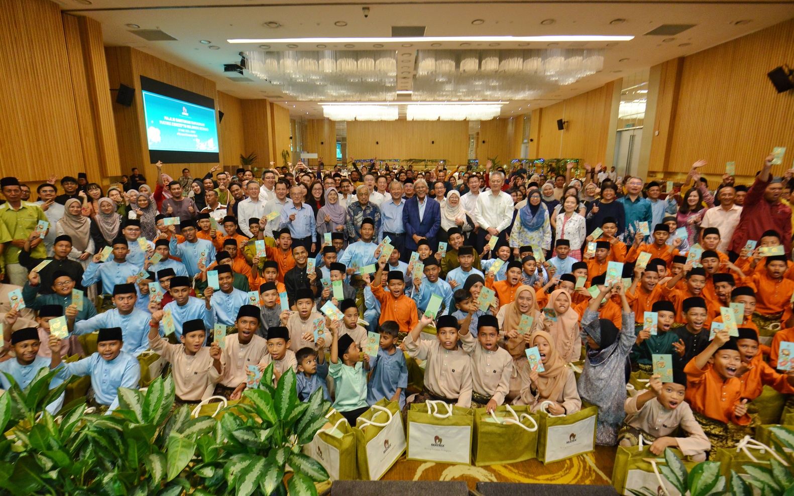 Matrix Concepts raikan anak yatim, asnaf, OKU