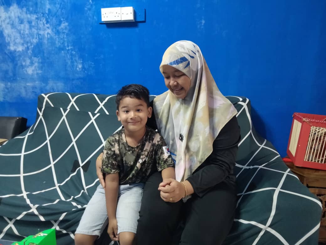 Suami isteri cari Natrah Ismail untuk urus dokumen anak angkat