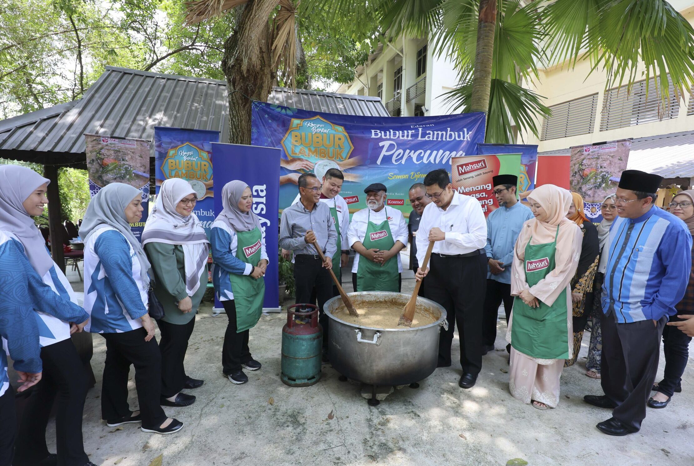 UPM, Mahsuri Dagang edar bubur lambuk