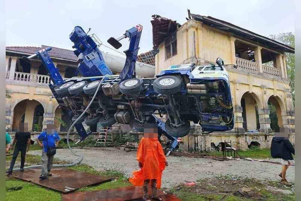 Pemilik Rumah Agam 99 Pintu diarah baiki kerosakan