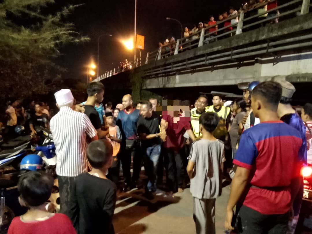 Penduduk selamatkan lelaki jatuh jambatan Pulau Melaka