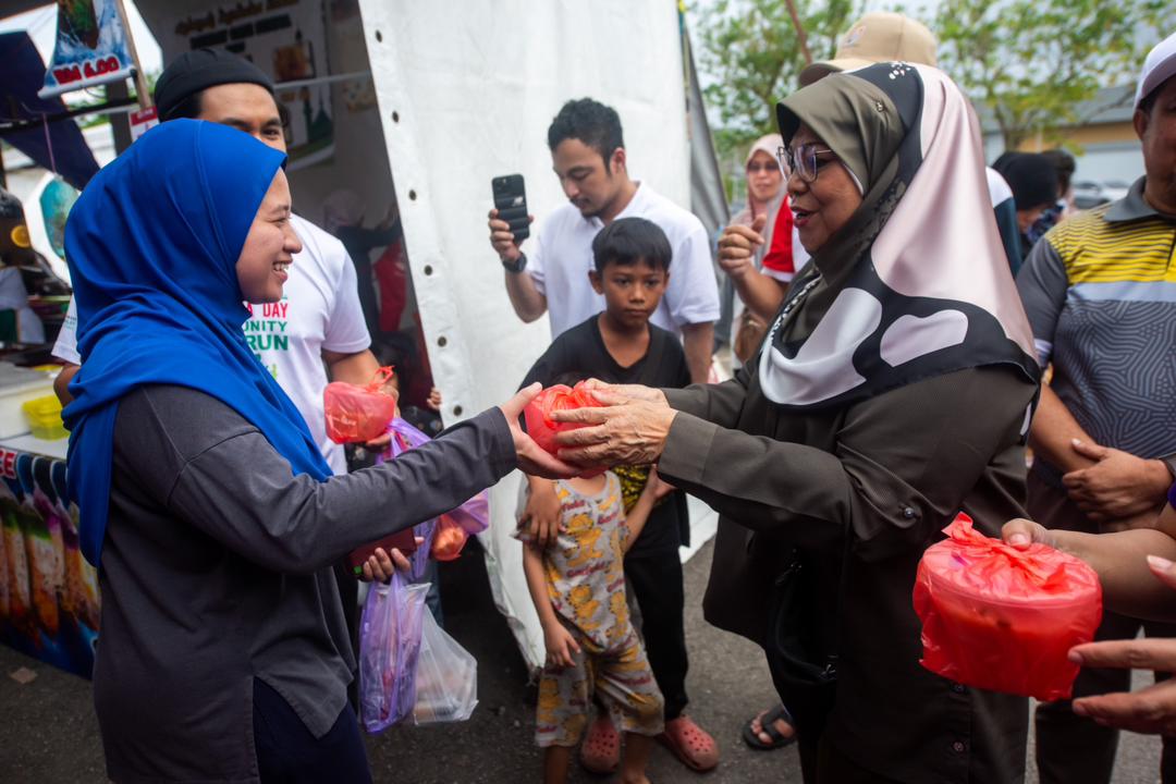 BERNAS agih bantuan kepada 150 keluarga di Sarawak
