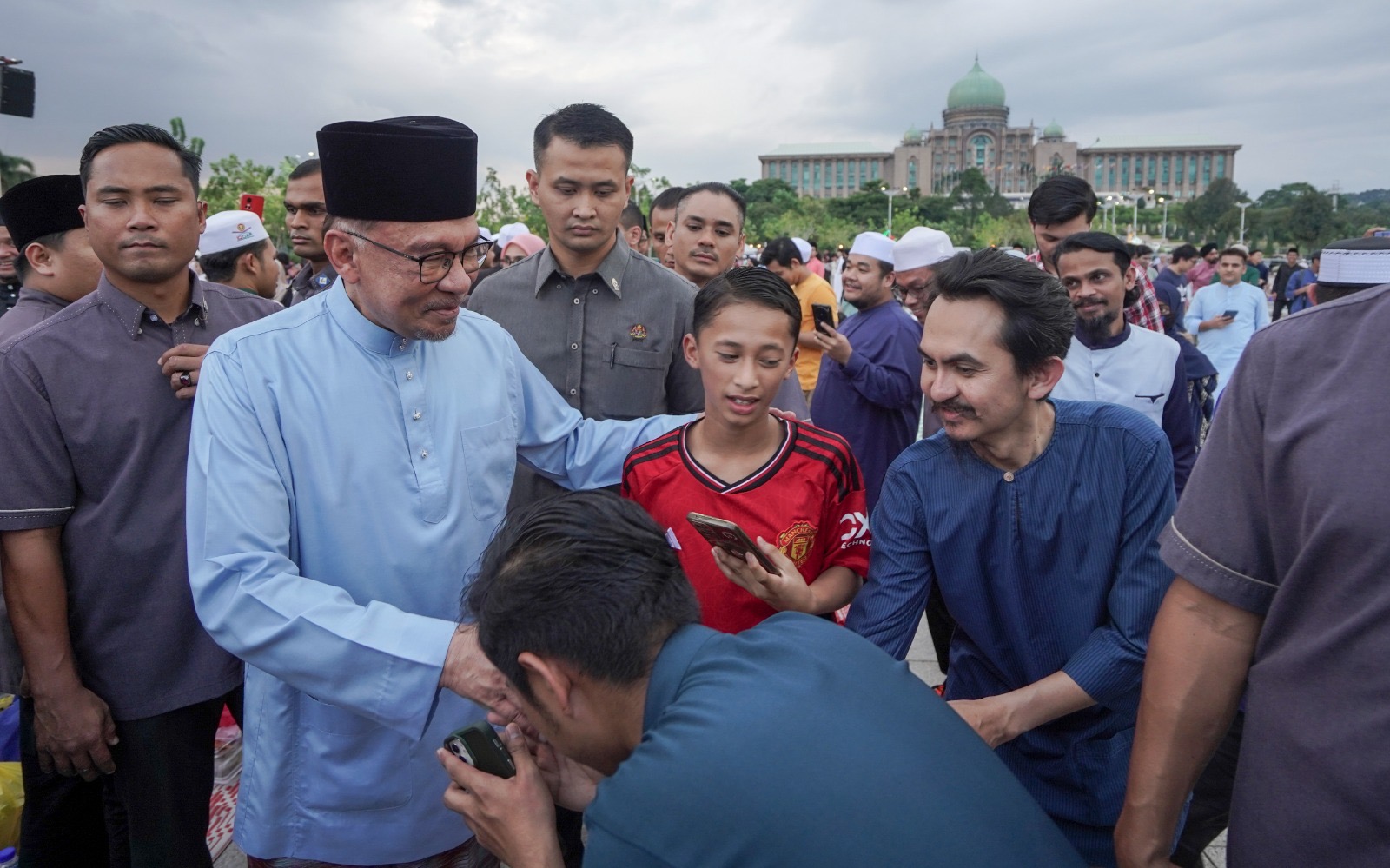 10,000 meriahkan Majlis Iftar Madani