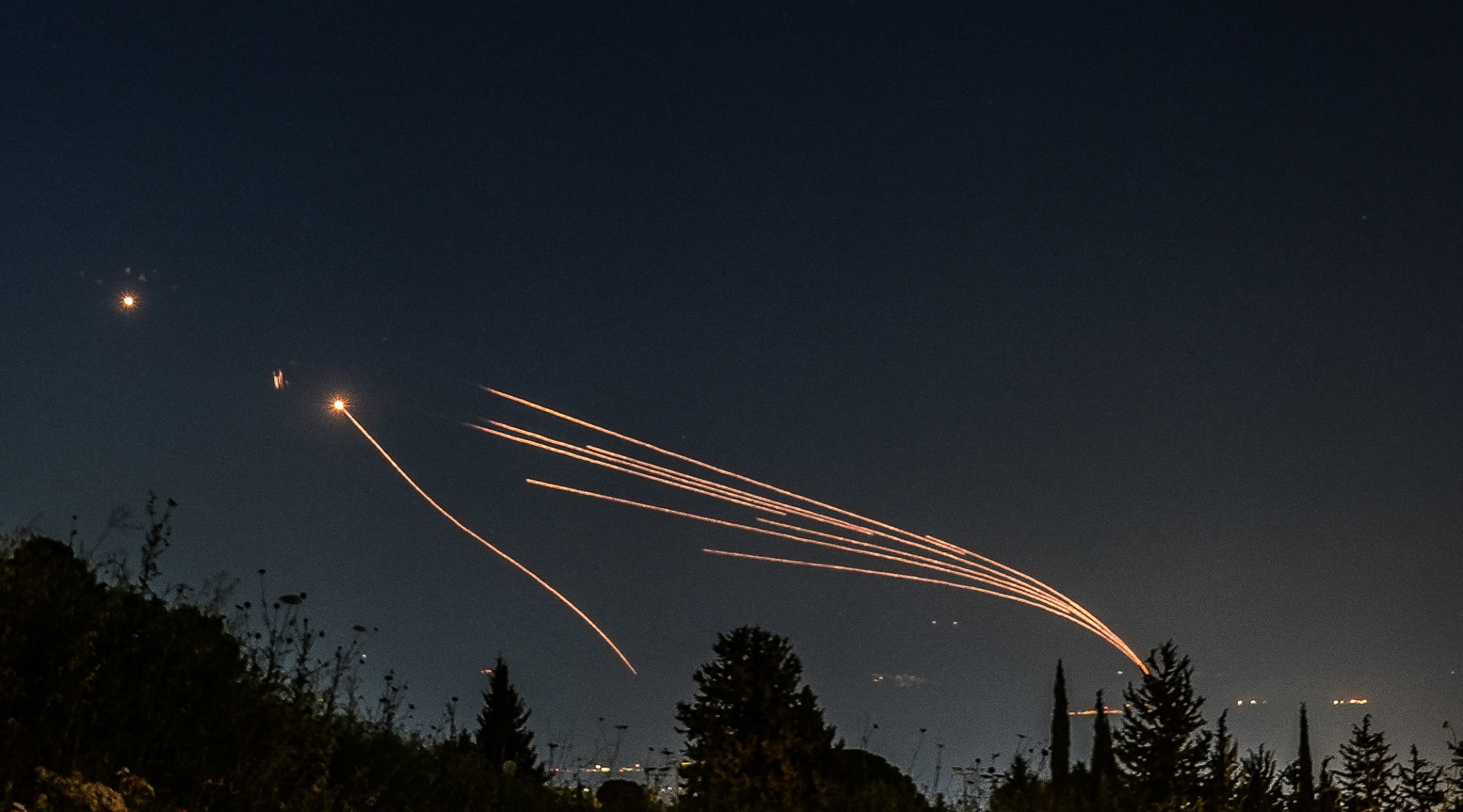Iran lancar dron, peluru berpandu serang Israel