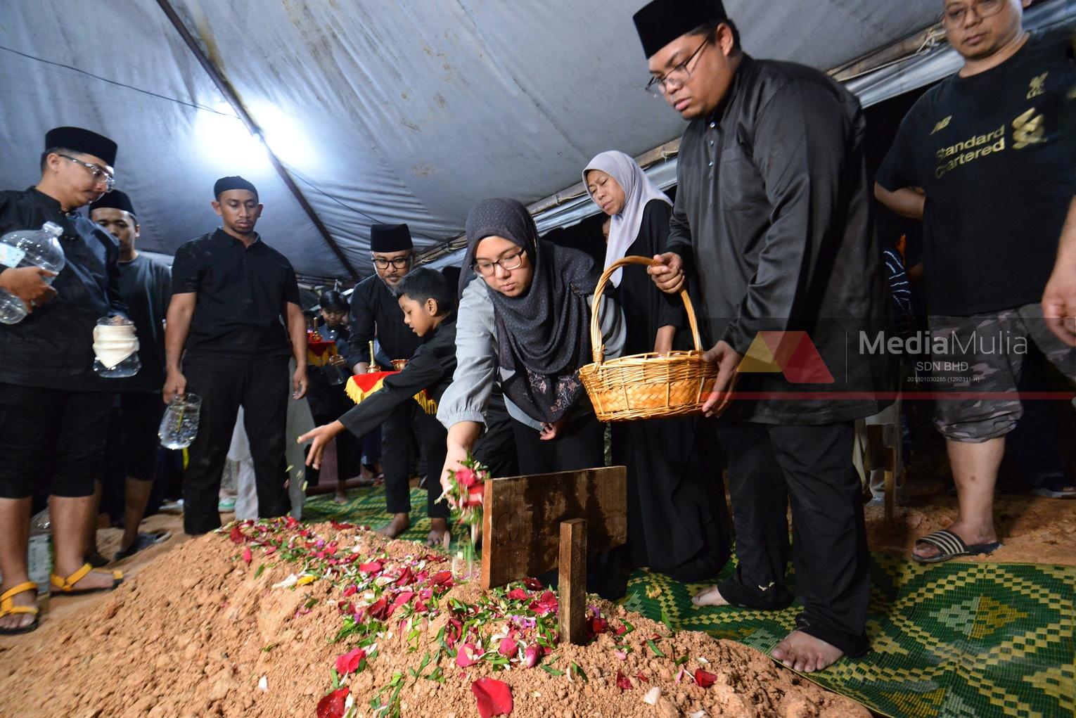 Allahyarham Mohammad Amirulfaris selamat dikebumikan
