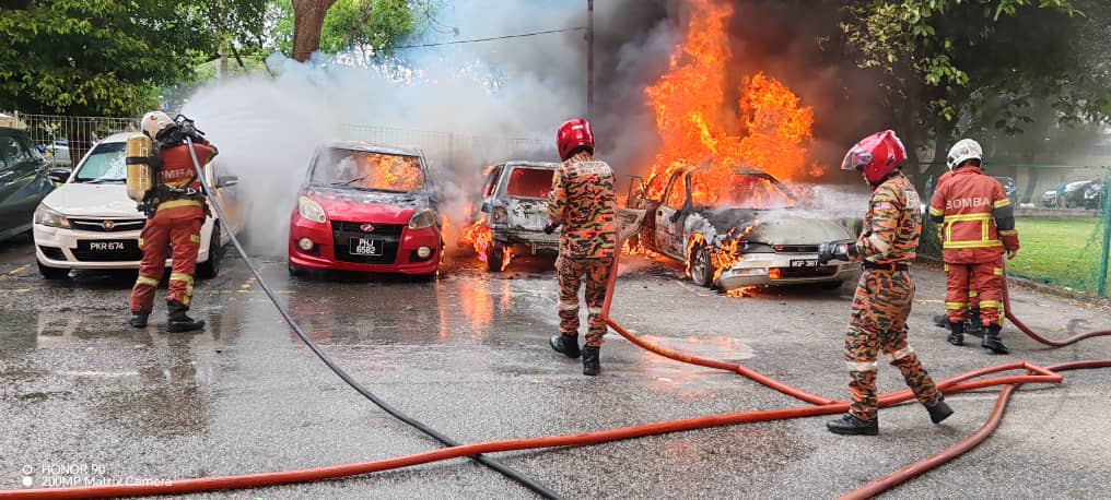 4 kereta musnah dalam kebakaran di parkir pangsapuri