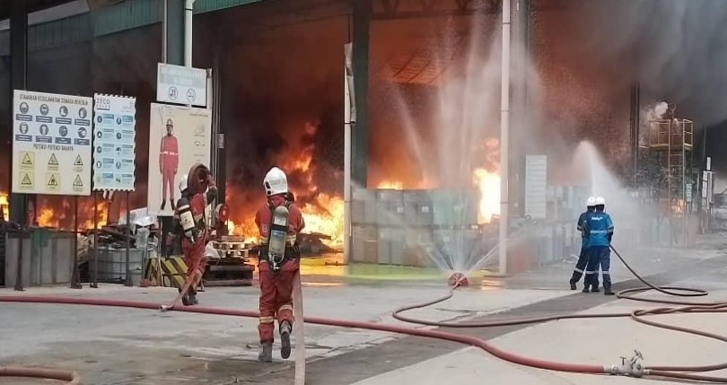Tempat logistik simpanan sisa bahan kimia berjadual terbakar