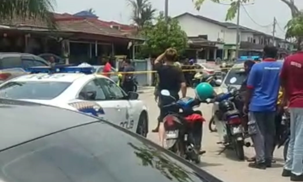 Maut dibunuh lelaki berparang, pistol taser