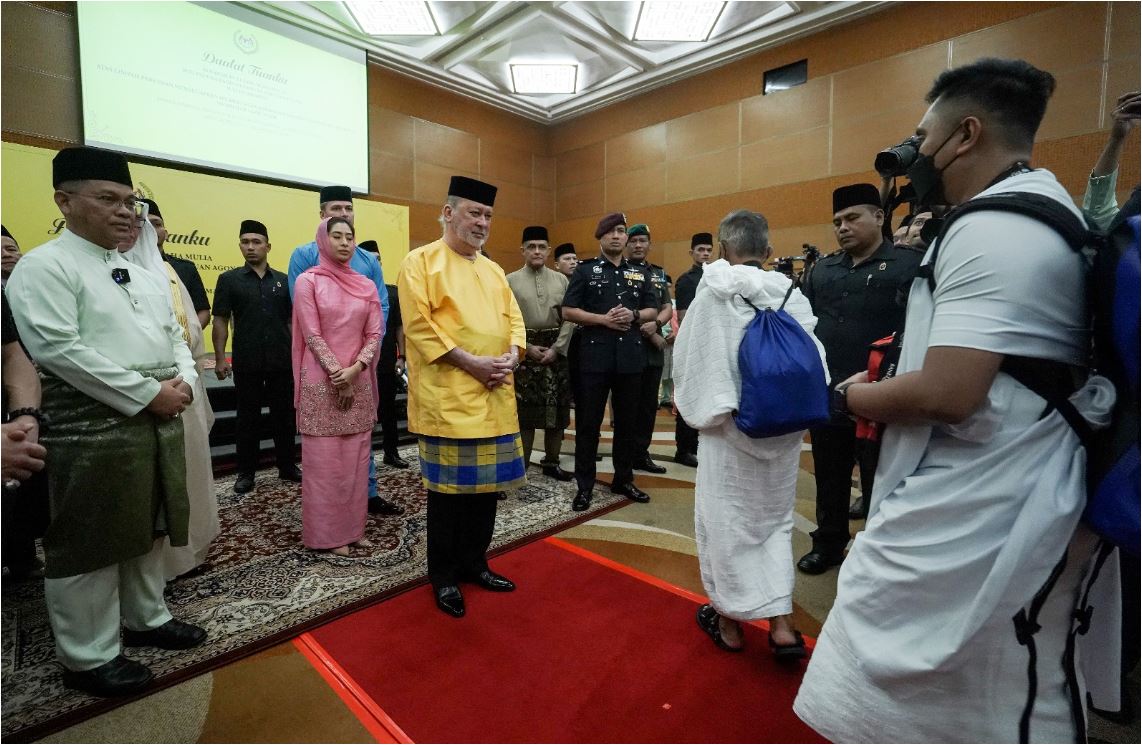 Agong santuni bakal jemaah haji