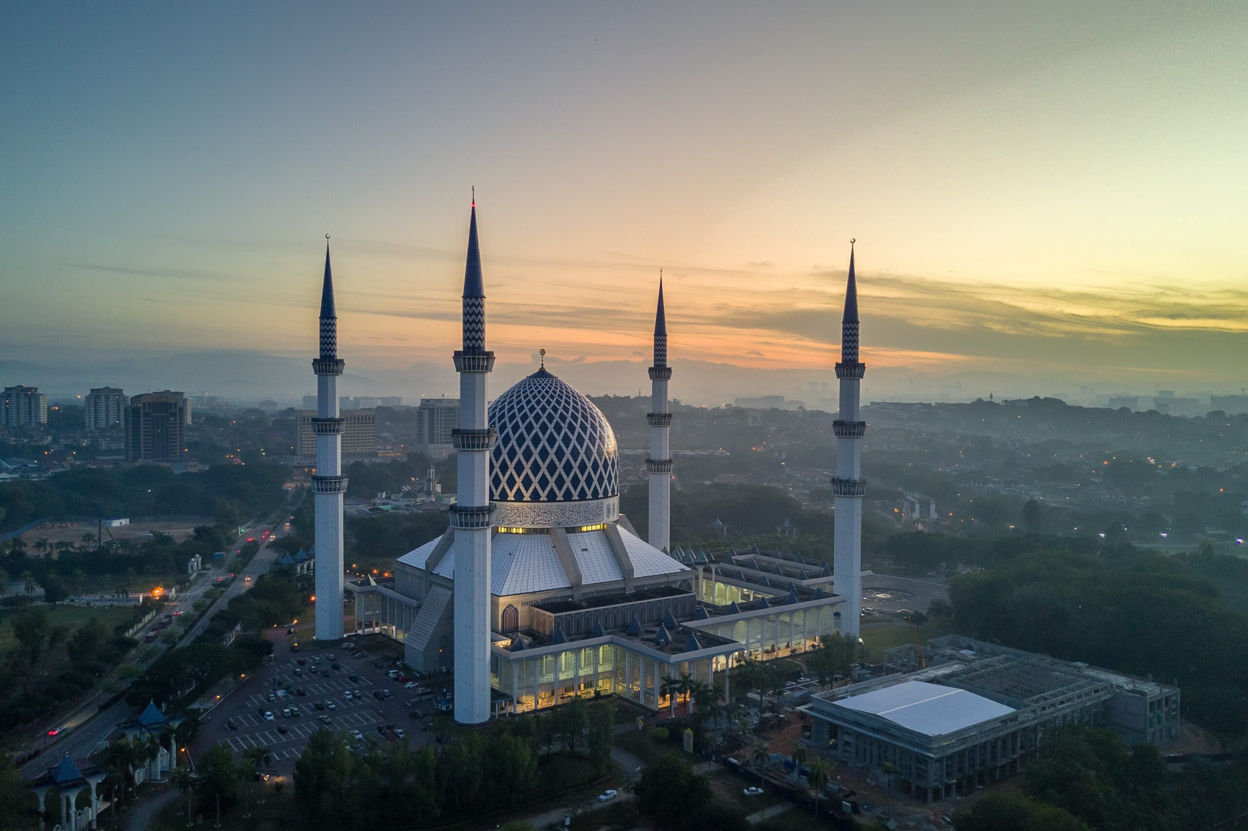 Enam masjid indah, bersejarah