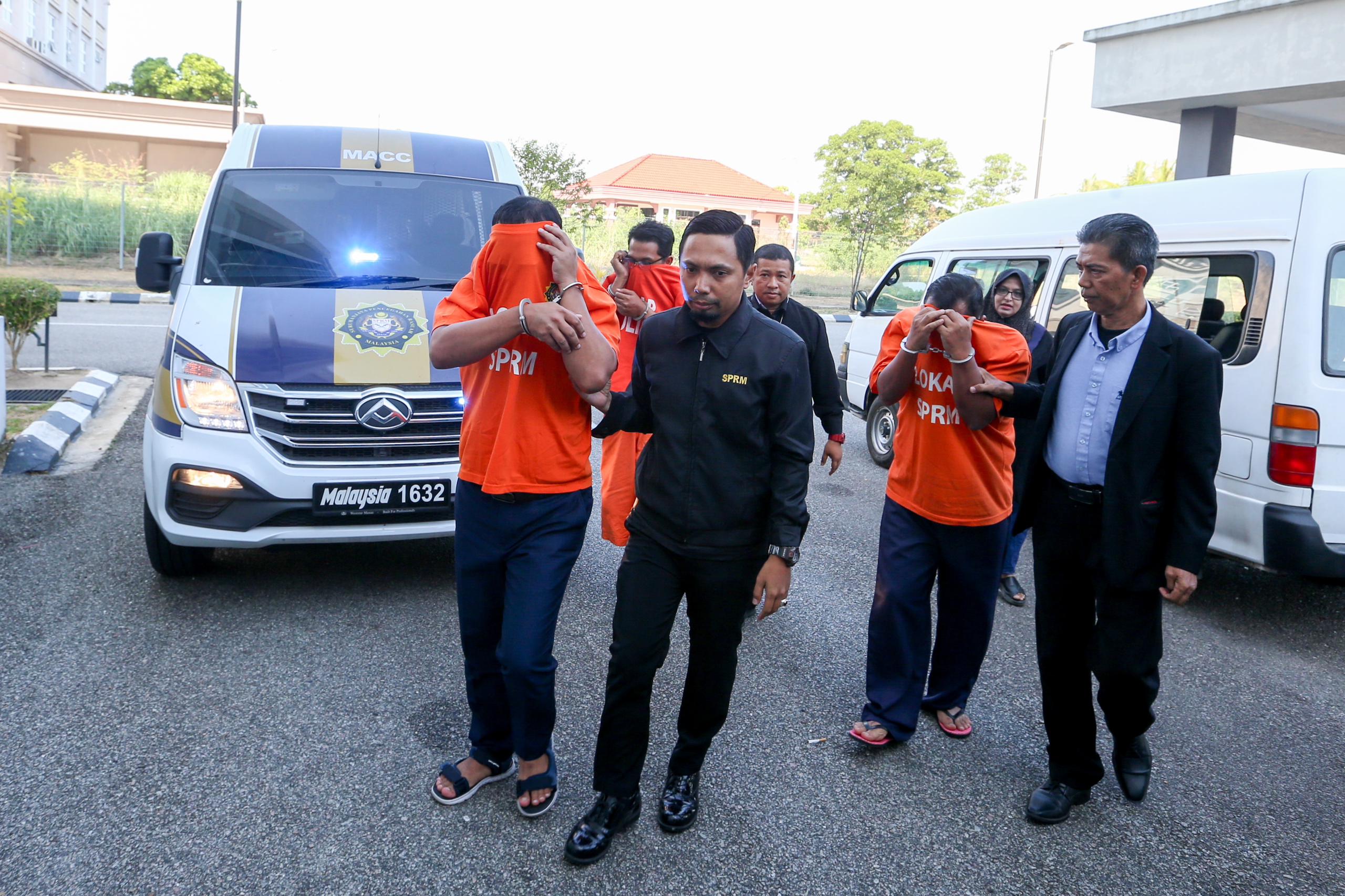 Rasuah: Pengurus besar, dua pegawai kanan agensi kerajaan direman empat hari