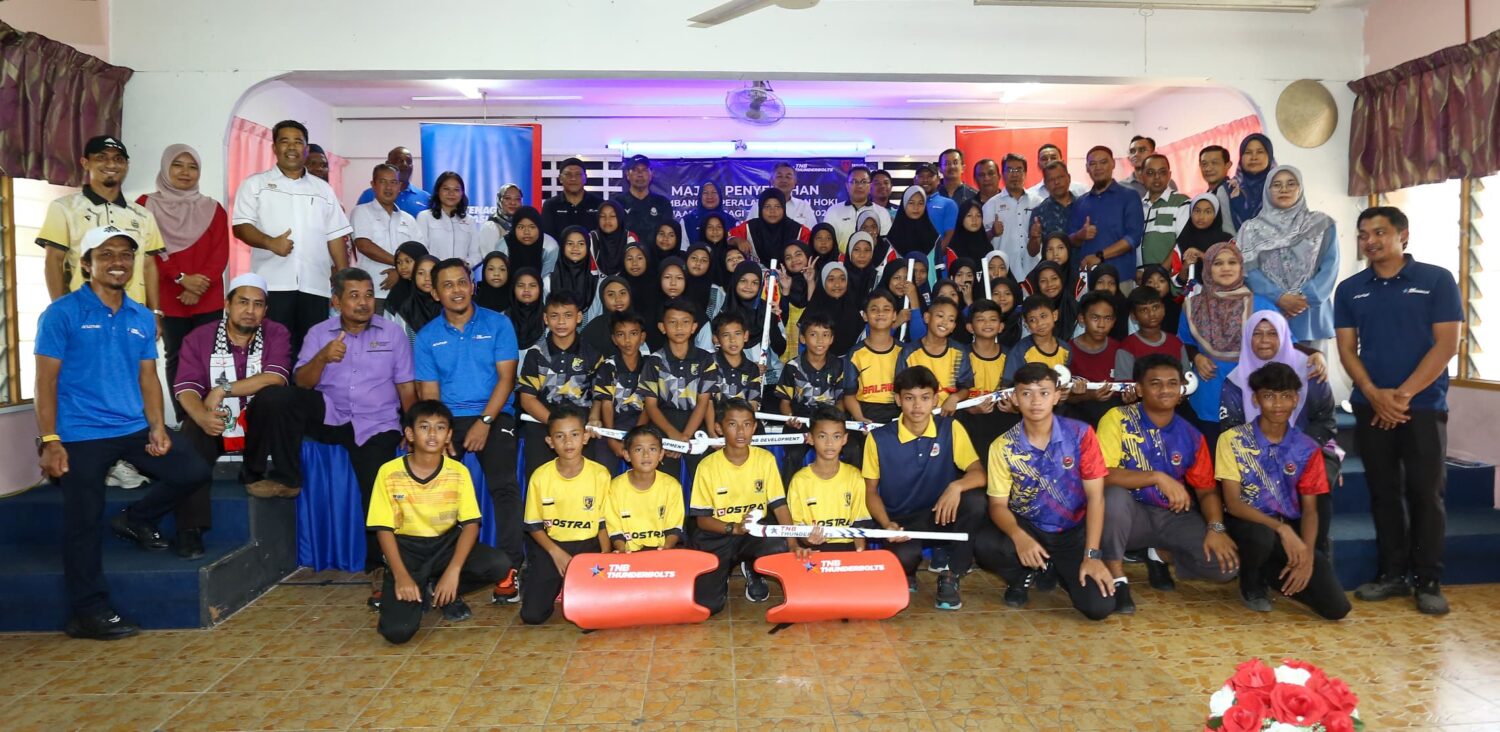 Lapan sekolah di Perak terima sumbangan peralatan sukan TNB