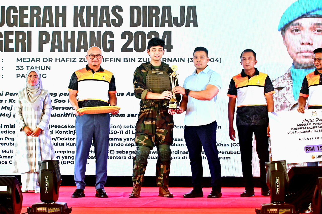 Pegawai perubatan kanan Malbatt 850-11 terima Anugerah Khas Diraja