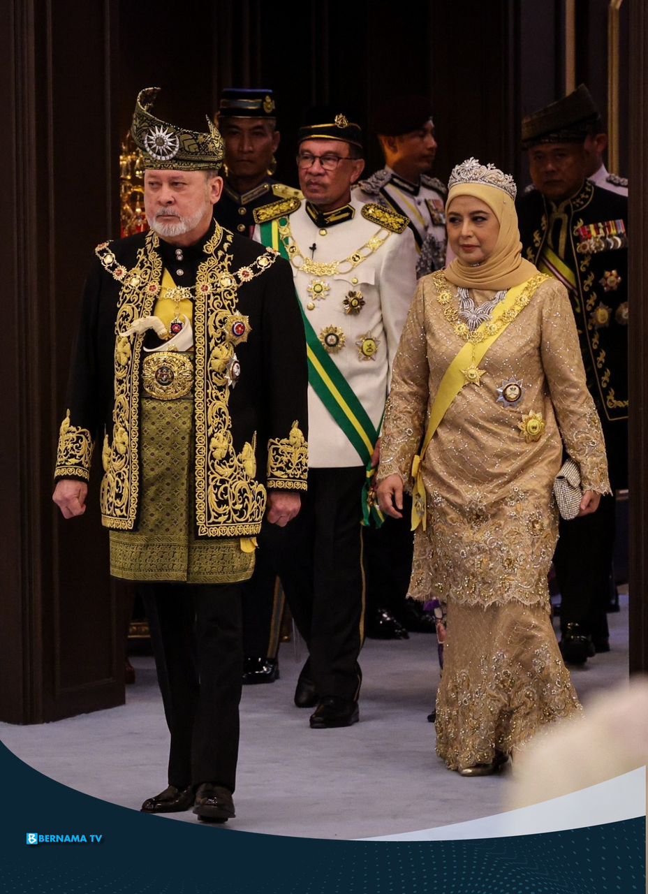Istiadat Pertabalan Agong: Raja Melayu, Perdana Menteri tiba di Istana Negara