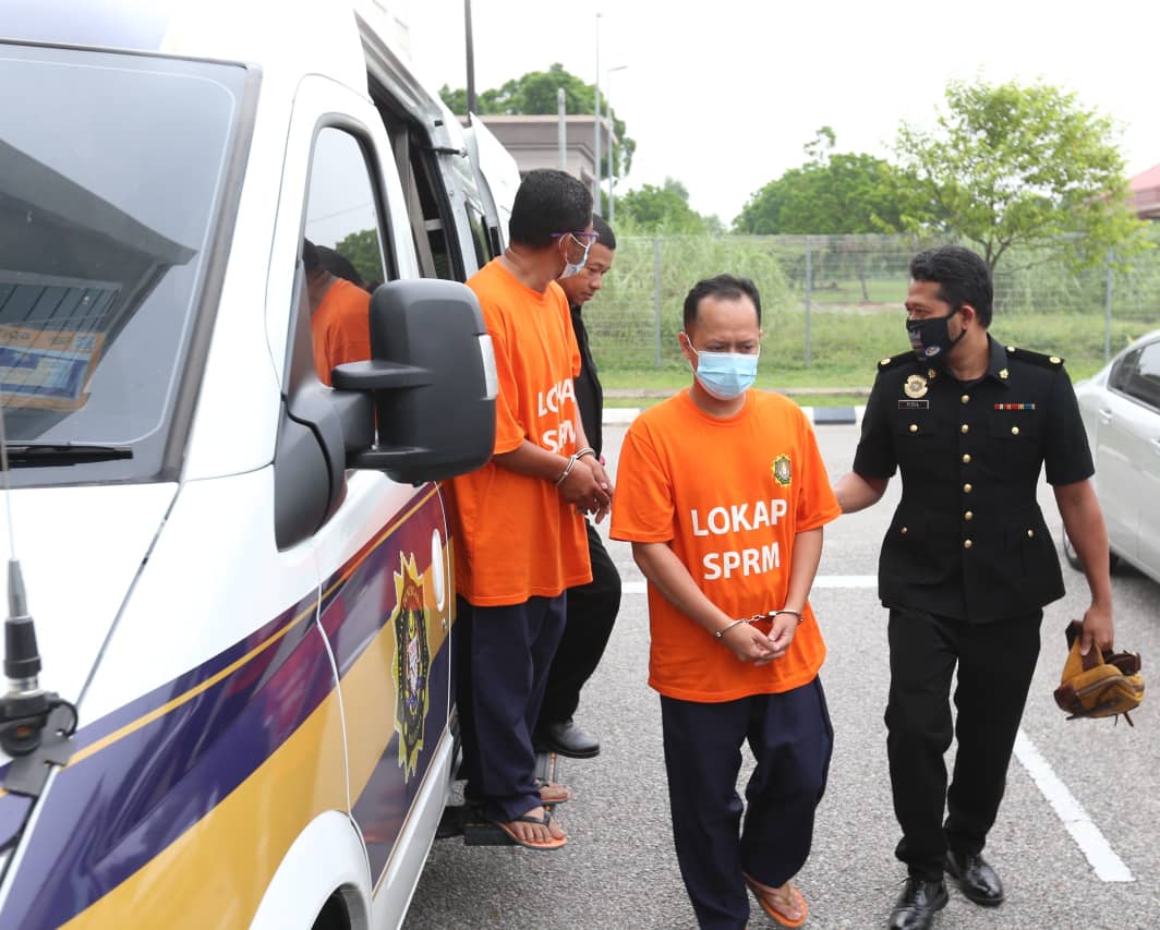 Dua penjawat awam direman enam hari bantu siasatan kes rasuah
