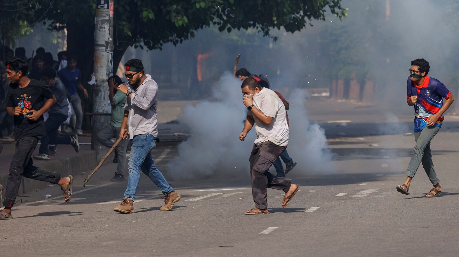 Protes antikuota: Bangladesh gantung internet mudah alih