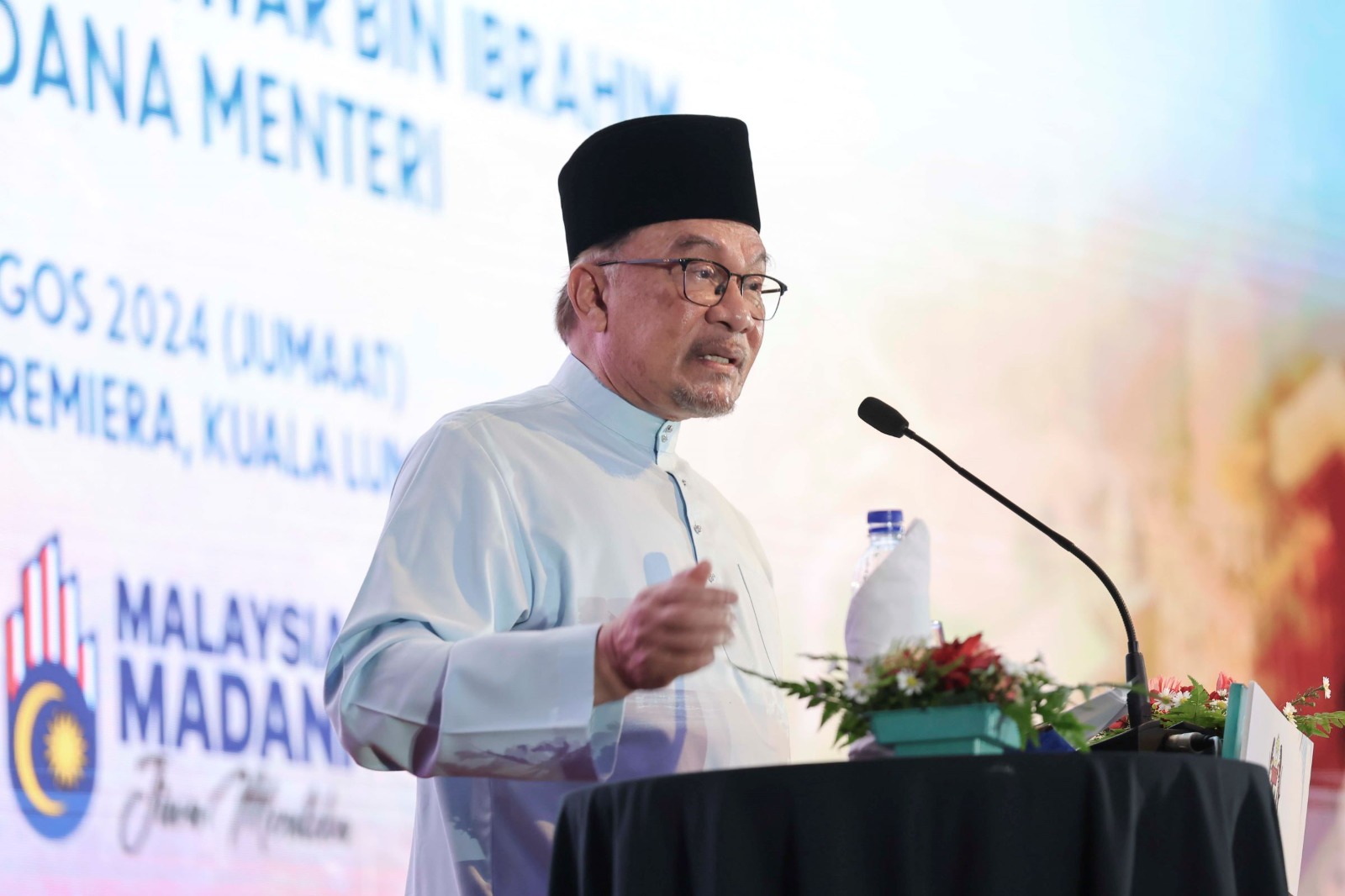 Anwar mahu rakyat nilai peningkatan perkhidmatan awam mulai Isnin