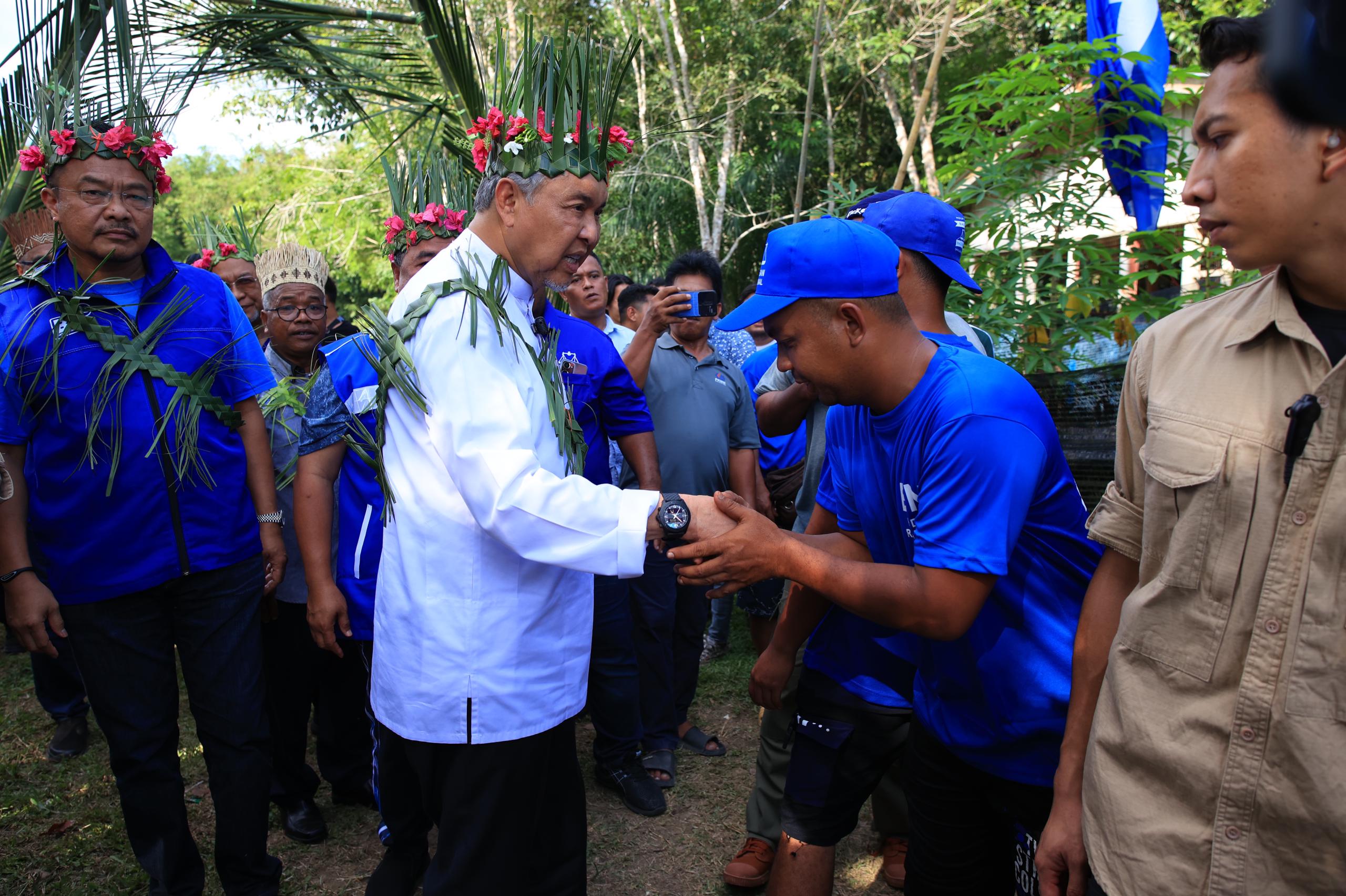 PRK Nenggiri: Ahmad Zahid harap Orang Asli kekal sokong BN
