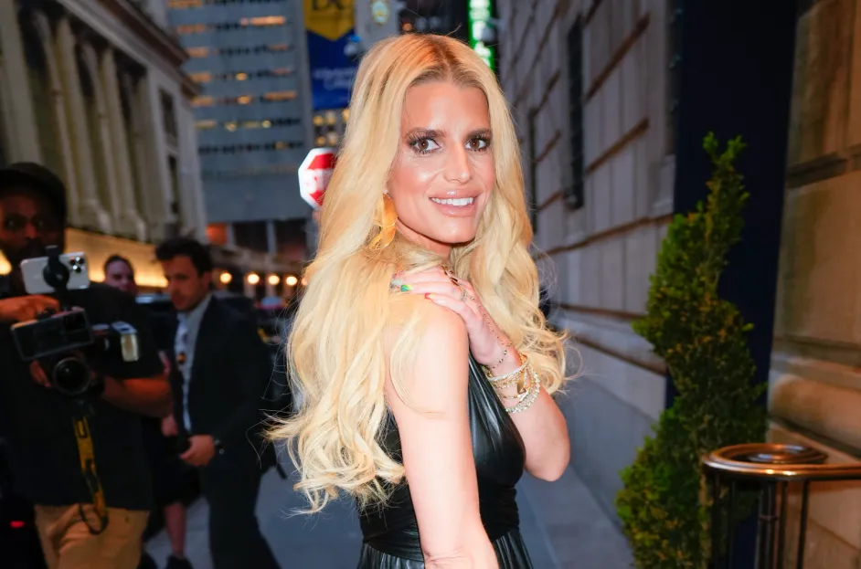 Saya tinggalkan minuman keras sejak 2017 – Jessica Simpson perjelas tuduhan minum arak