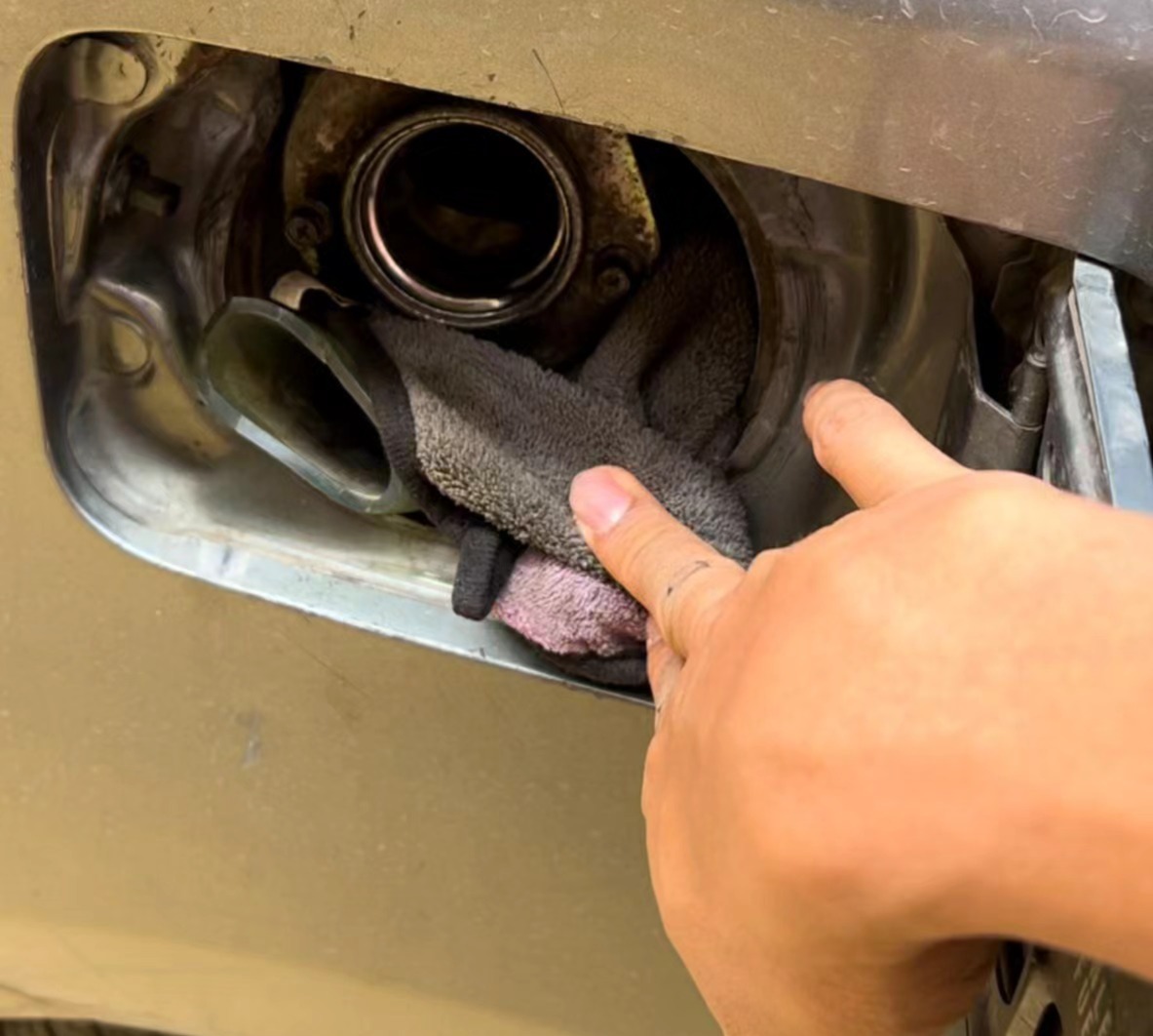 Dua warga emas seludup petrol guna MPV dicekup