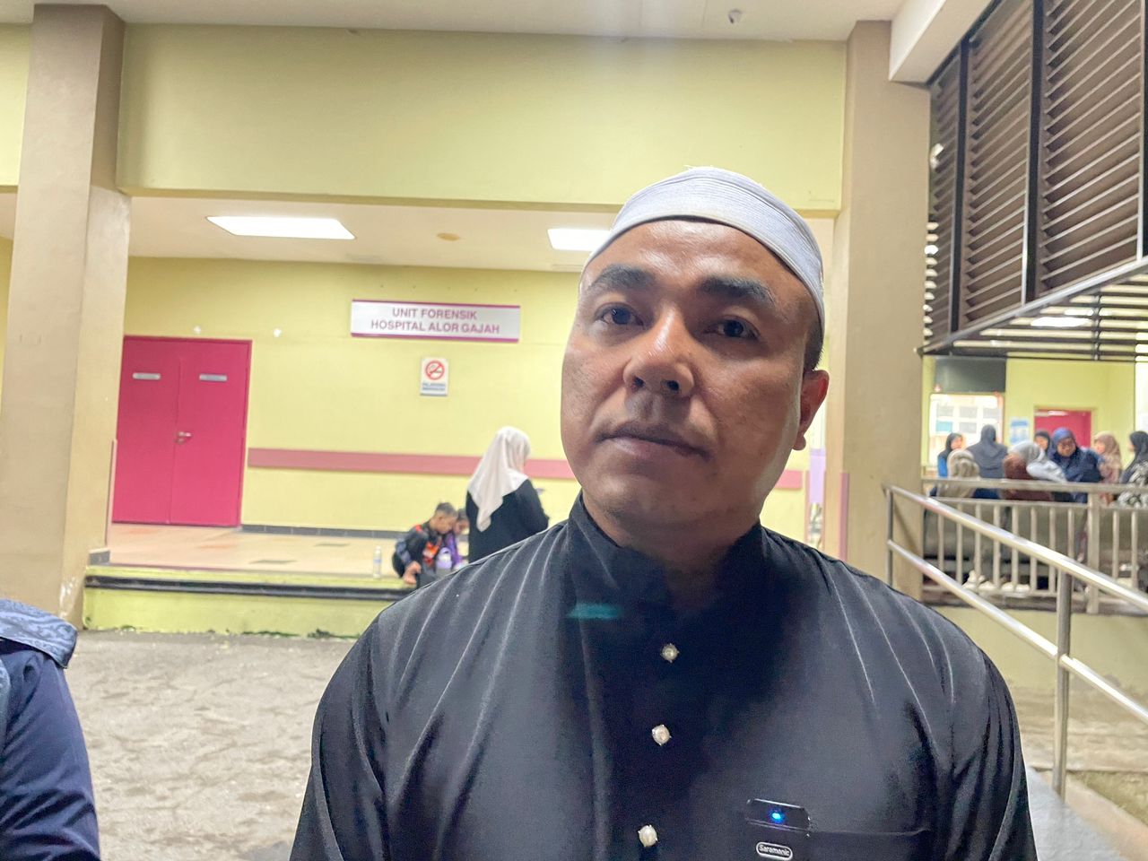 Bapa lihat sendiri pengasuh sumbat botol susu, tekup dengan