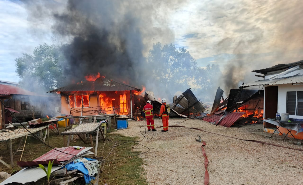 Lima rumah terbakar, 20 mangsa tinggal sehelai sepinggang