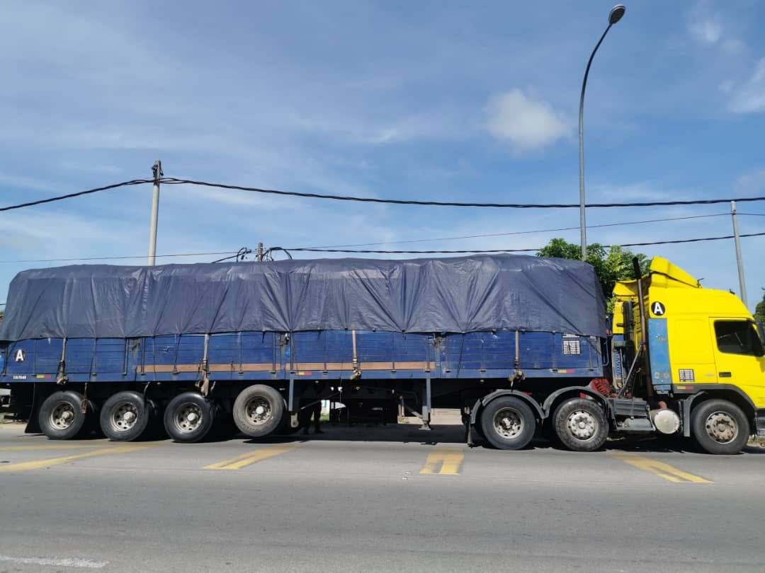Cubaan seludup 41,000 kg kelapa ke Thailand gagal