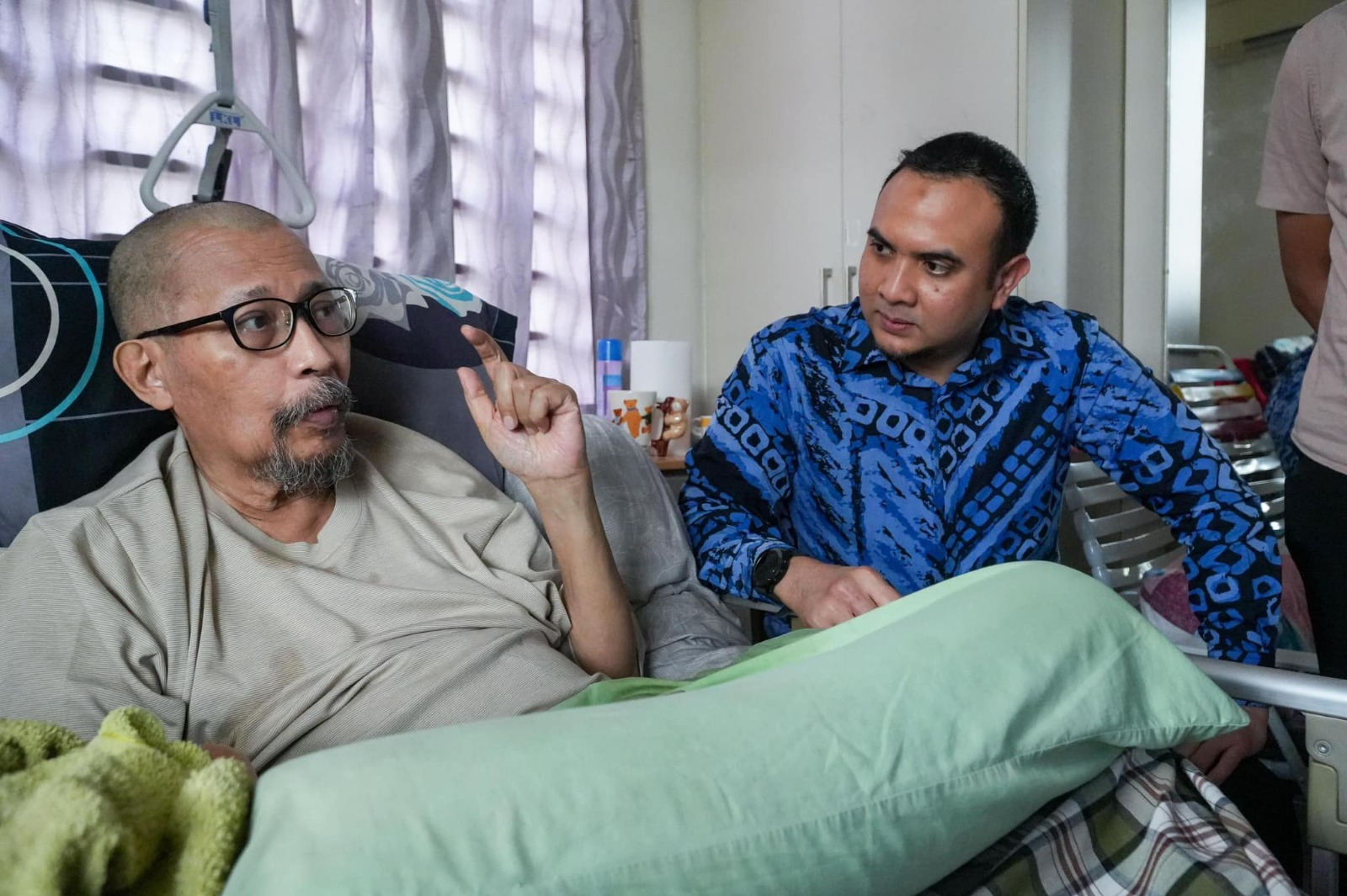 PM sampaikan sumbangan kepada bekas Ahli Parlimen Raub