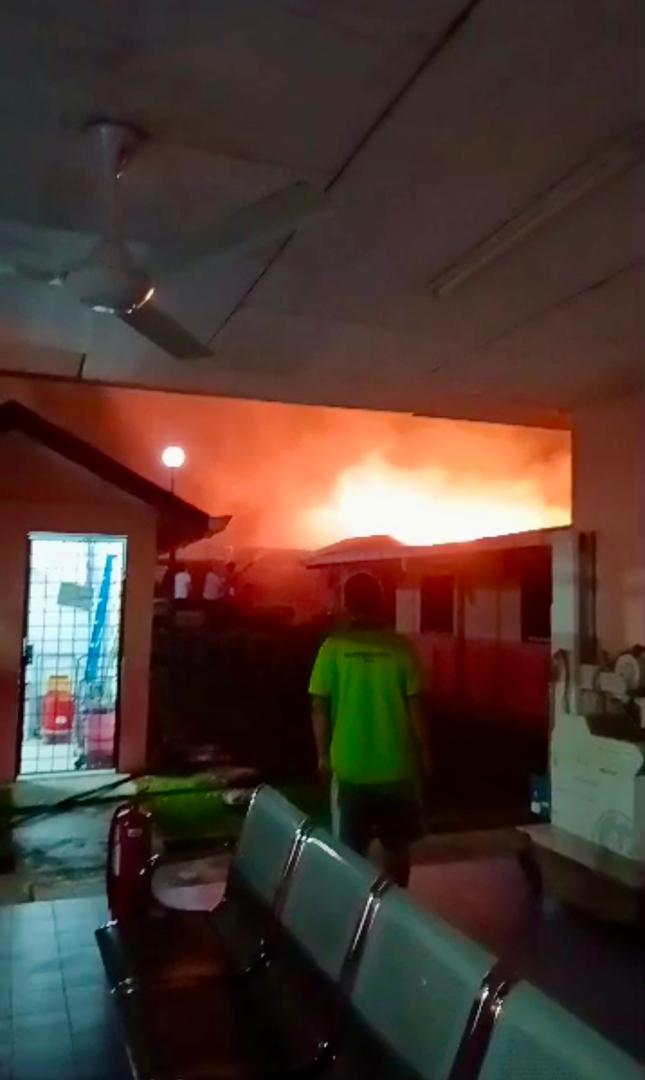 Bangunan stor farmasi Hospital Papar terbakar